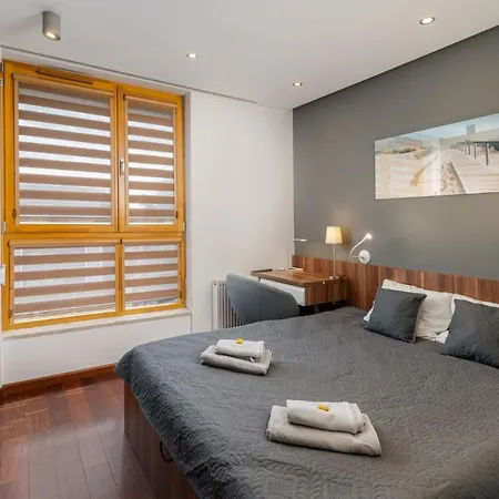 Superior With Terrace & Free Parking 아파트