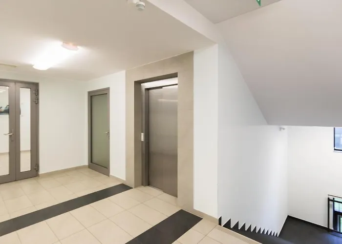 Superior With Terrace & Free Parking شقة *